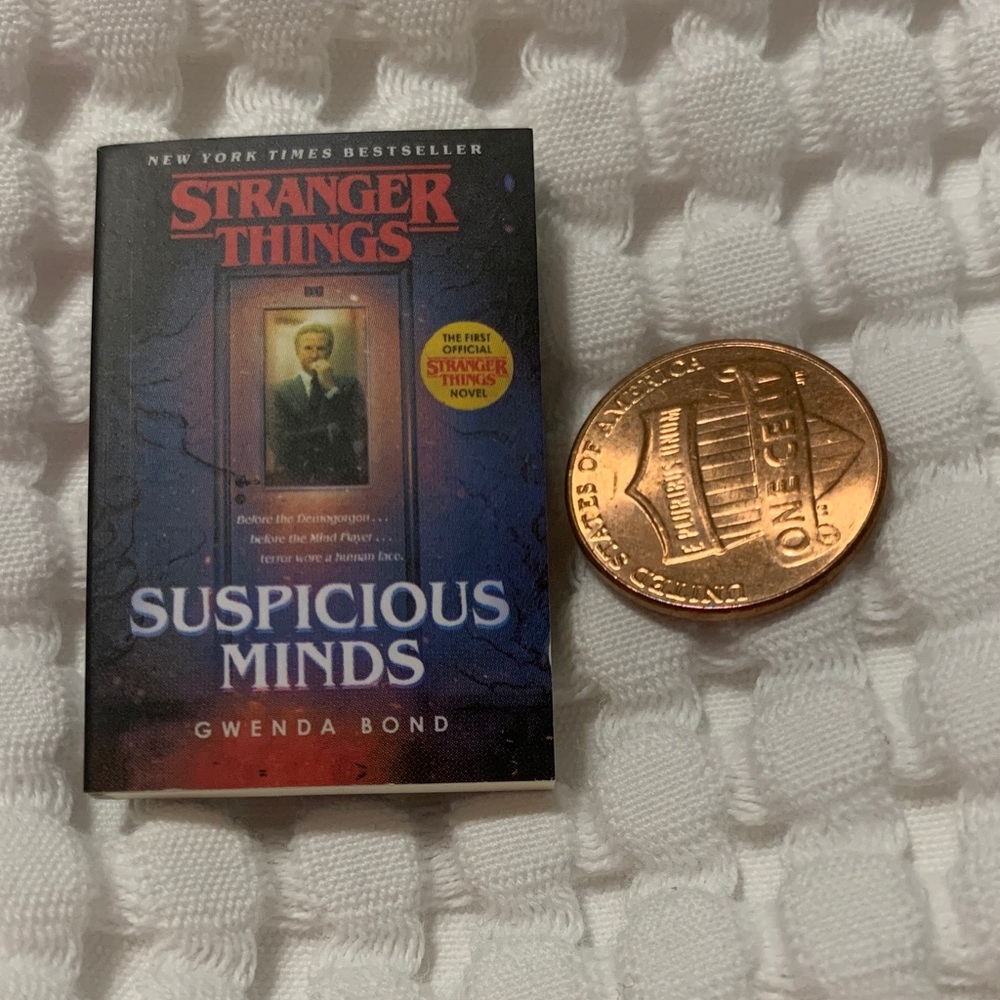 Zuru Mini Brands Stranger Things - Suspicious Minds. Series 1 common